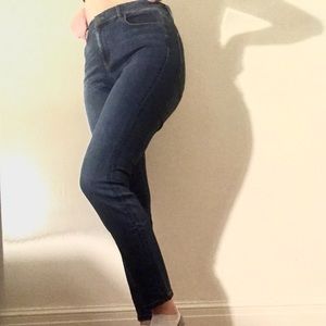 High Rise Ann Taylor Jeans Skinny Curvy Fit!!